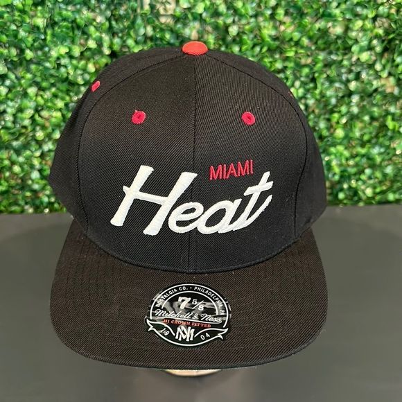 Mitchell & Ness Black Miami Heat Foundation White Script Fitted Hat, Size 7 5/8! - Picture 1 of 6
